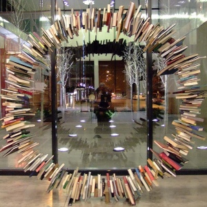 (Book Sculpture. Par Gwen's River City Images. CC-BY-NC-SA. Source : Flickr)